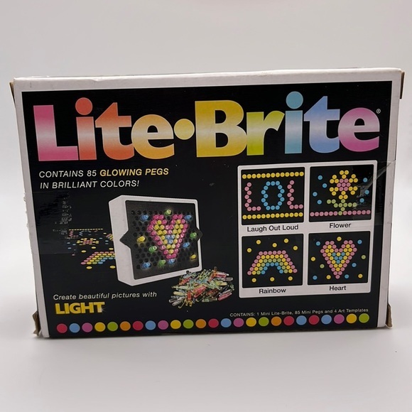 Spark Your Imagination w Lite-Brite Mini‎ - The Perfect Travel-Sized Ligh… - Picture 4 of 5